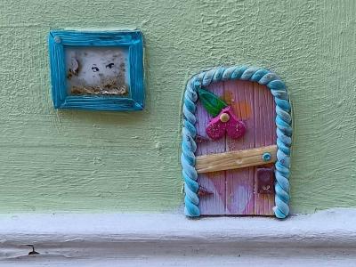 Maisons colorées fenêtrées — Street art de Florizale à Bourges