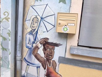 Mural enfant parapluie acrobate jeu — Street art à Grenoble