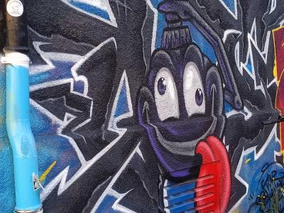 Personnage bombe à la langue tirée — Street art à Rennes