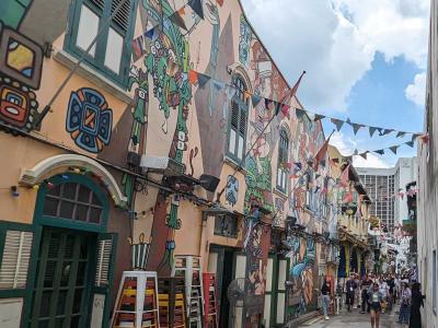 Ruelle colorée traditionnelle — Street art à Singapore