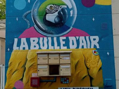 Macaw in a Spacesuit — Street art by Ratz One in La Chapelle-sur-Erdre