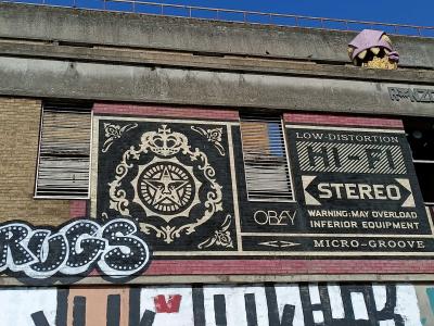 Étude Pixel Invader — Street art de Invader, Obey (Shepard Fairey) à London