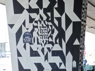 Pilier géométrique noir et blanc sous un pont — Street art de Renzo à Clichy