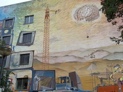 The Crane, the Workers and the Brain — Street art in Berlin