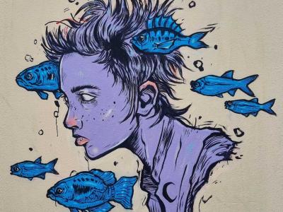 Portrait violet aux poissons par Kuro — Street art de Kuro 222 à Clermont-Ferrand