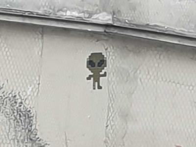 Mr Djoul Tiny Alien — Street art by Mr Djoul in Paris