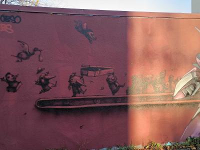 Personnages et soucoupe par Ador — Street art de Ador à Nantes