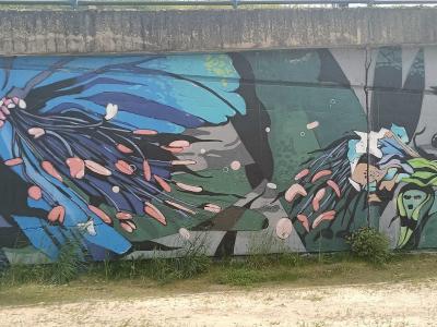Composition florale bleue et sombre — Street art à Prague
