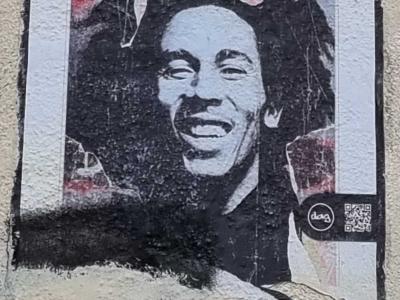Portrait de Bob Marley souriant — Street art à Clermont-Ferrand