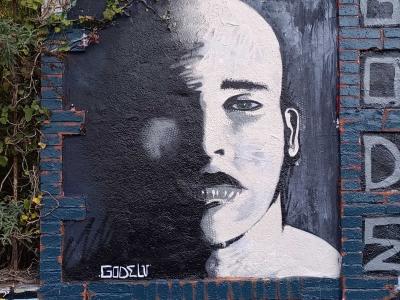 Portrait monochrome — Street art de Godelu à Nantes