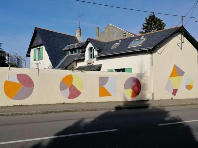 Colorful Geometric Circles on White Wall — Street art in Nantes