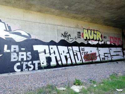 Là bas c'est Paris, ici c'est AGS