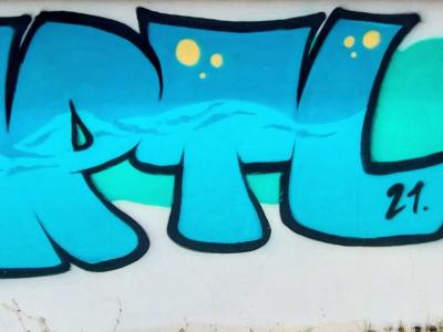 Hrtl Cyan Bubble — Street art in Saint-Paul