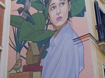 Jeune femme aux plantes par Artez — Street art de Artez à Madrid