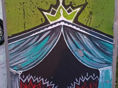 Couronne sur les flots — Street art à Porto