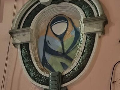 Abstraction dans un médaillon par Hazul — Street art de Hazul à Porto