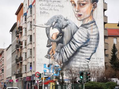 As long as you are standing, give a hand to those who have fallen