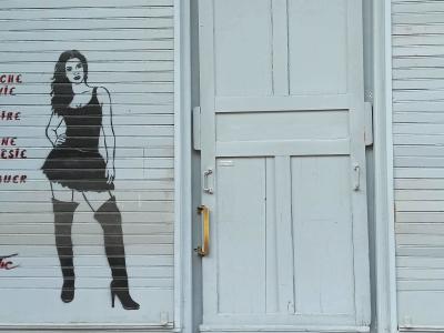 Je m'approche de la vie pour la séduire, je m'éloigne de la poésie pour lui manquer