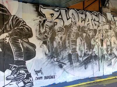 Blocage affrontements — Street art de Miss Veneno à Nantes