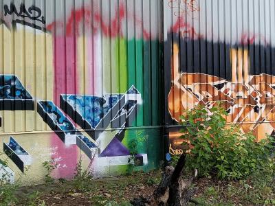 Wild style coloré sur palissade — Street art à Berlin
