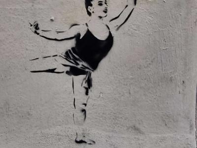 Danseuse au pochoir — Street art à Strasbourg
