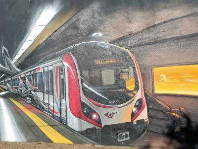 Train en Gare Hyperréaliste — Street art de Caer8th à Prague