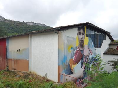 Garçon avec sa boîte à rêves