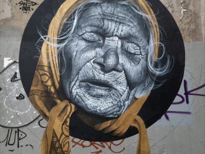 Portrait au Foulard Doré