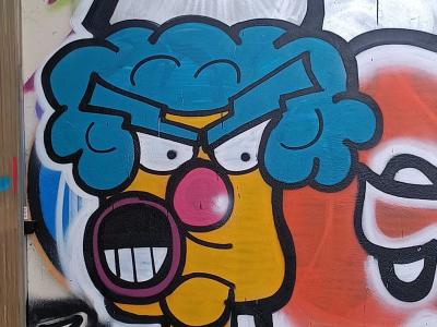 Clown jaune aux cheveux bleus — Street art à Rennes