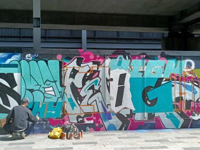 Chaotic Turquoise and Pink Graffiti Composition — Street art in London