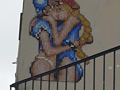 Embracing Fighters — Street Fighter Mosaic — Street art in Paris