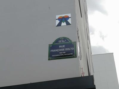 Sticker Nœud Papillon de A2 — Street art de A2 à Paris
