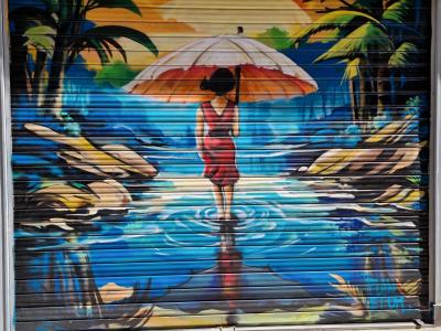Silhouette tropicale au parapluie sur rideau — Street art à Clermont-Ferrand