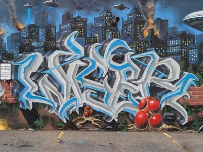 Alien Attack, graffiti et monstre extraterrestre — Street art à Laval