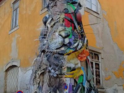 Collage urbain explosif — Street art de Bordalo II à Vila Nova de Gaia
