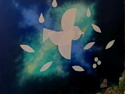 Colombe blanche et feuilles — Street art à Rennes