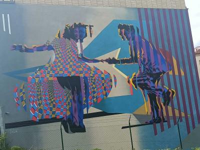 Duo de danseurs géométriques sur façade — Street art à Prague