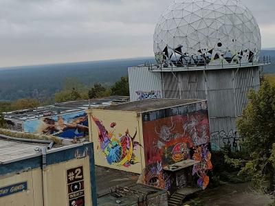 Vue du Teufelsberg et ses fresques, Berlin — Street art à Berlin