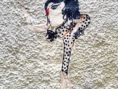 Pin-up en combinaison à pois - collage — Street art à Clermont-Ferrand