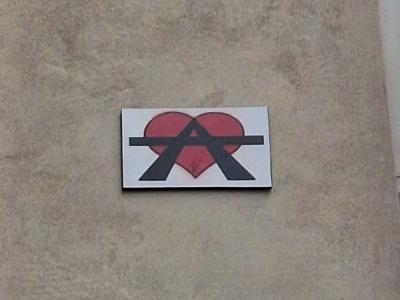 Sticker cœur rose noir ligne — Street art de A2 à Paris