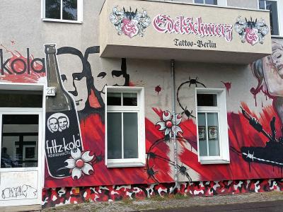 Tattoo Berlin floral rose — Street art à Berlin