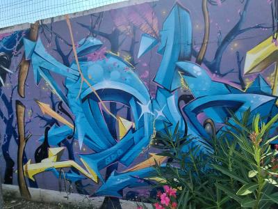 Blue Wildstyle in the Jungle — Street art in Vallon-Pont-d'Arc