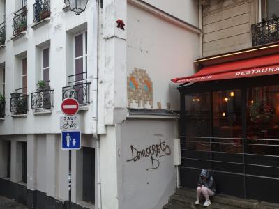 Space Invader Boulevard St-Germain 2 — Street art de Gzup, A2, Invader à Paris
