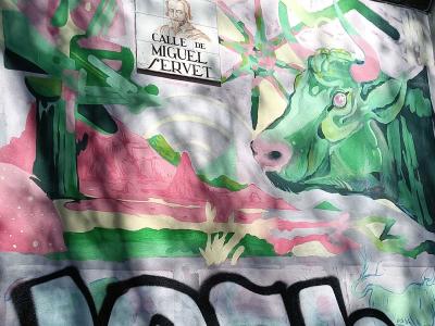 Taureau vert et paysage rose à Madrid — Street art à Madrid