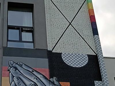 Pixelated multicolor hand — Street art by Perkup (Paul Riedmüller) in Vilnius