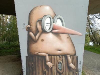 Créature aux lunettes par Ador — Street art de Ador à Nantes