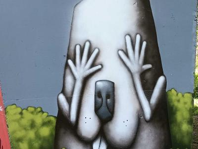 Lapin caché — Street art de Ador à Rezé