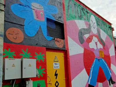 Pop-art fresco with flowers — Street art by Egle Zvirblyte in Vilnius