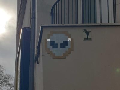 Mr Djoul Alien Head — Street art by Mr Djoul in Paris