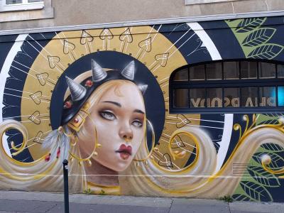 Déesse aux cornes et halo d'or, par Kaldea — Street art de Kaldea à Nantes